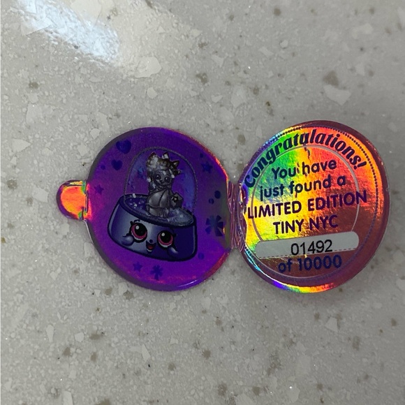 Ultra-Rare! Limited Edition Shopkin Tiny NYC snowglobe shopkins - Picture 4 of 5